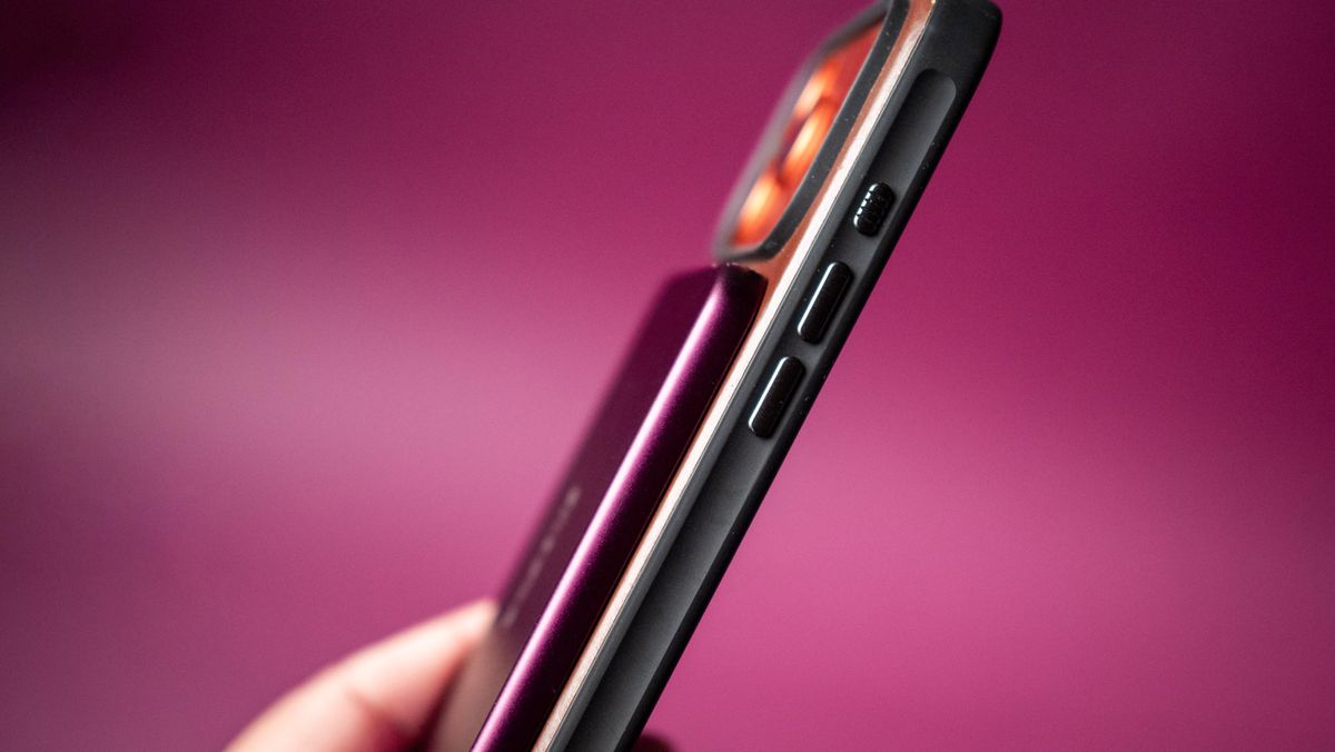 Baseus Dark Cherry iPhone 18 Pro collection review