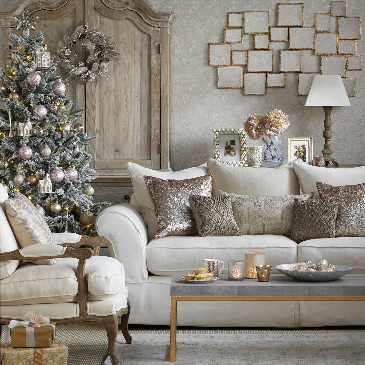 40 Christmas Living Room Decor Ideas To Transform Your Home For The Festive  Season | Ideal Home