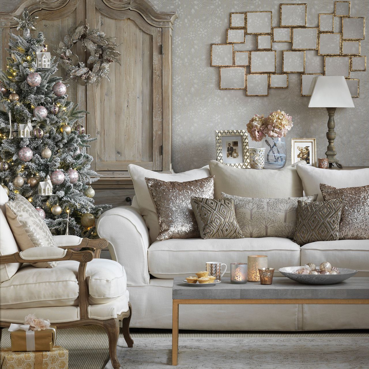 40 Christmas living room decor ideas to transform your home for the ...
