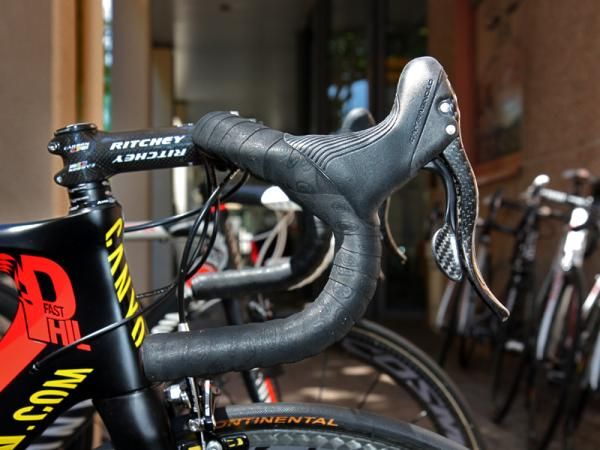 Philippe Gilbert (Omega Pharma-Lotto) uses a classic bend on his Canyon Aeroad CF.