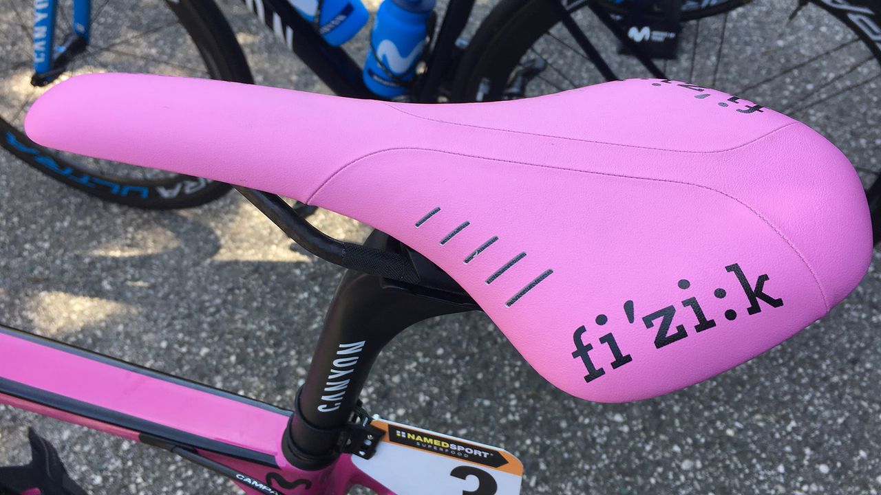 Carapaz also had an all-pink Fizik Antares saddle to match the bike