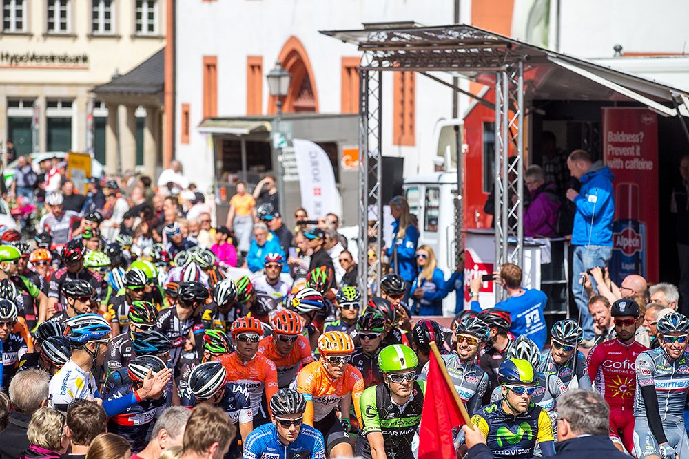 The riders ready to start the final stage