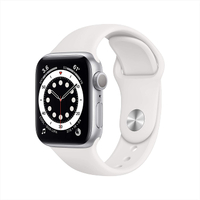 Apple Watch Series 6: 4090 kr til 3590 kr
Det virker mer sannsynlig med Black Friday-tilbud på Apple Watch Series 6. Modellen er utgått, noe som betyr at forhandlerne er i gang med å tømme lagrene sine. Vi venter oss likevel ikke de største prisavslagene, ettersom klokken holder samme høye nivå som Series 7.