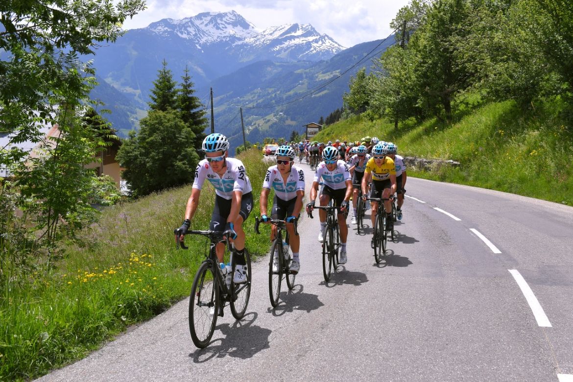 Geraint Thomas behind the Team Sky train