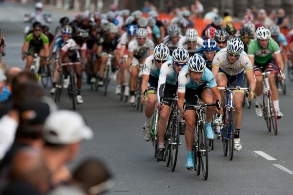 The lead-outs get themselves set up.