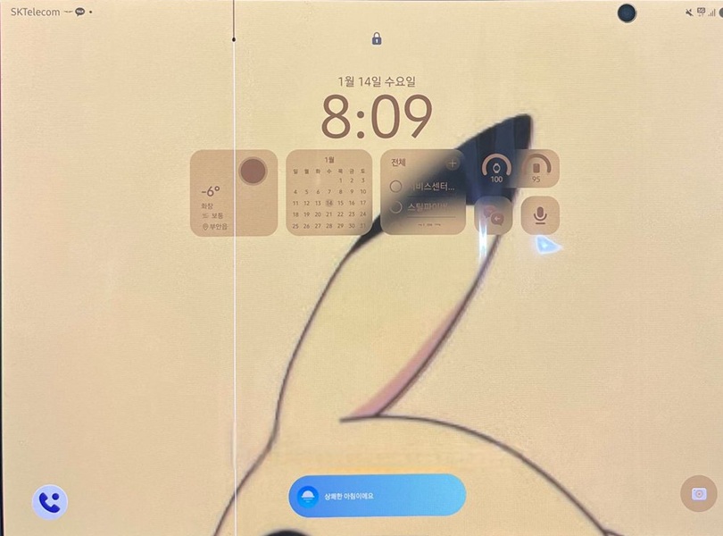 A user's photo of a line of dead pixels down the left-most strip on their Galaxy Z TriFold's main display panel.