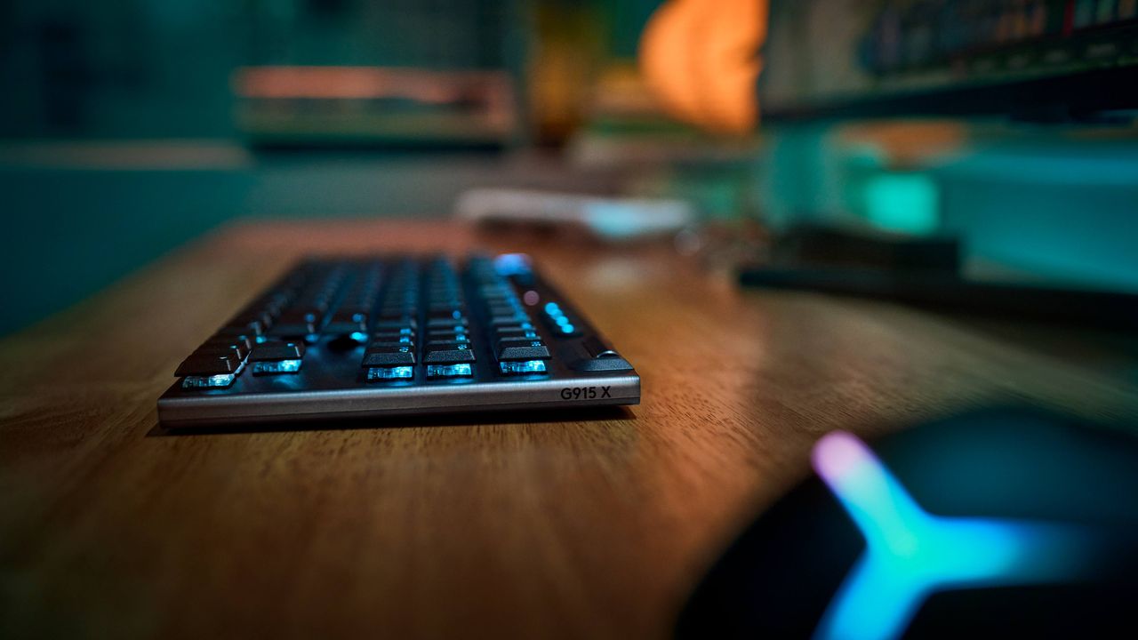 Image of the Logitech G915 X LIGHTSPEED gaming keyboard.