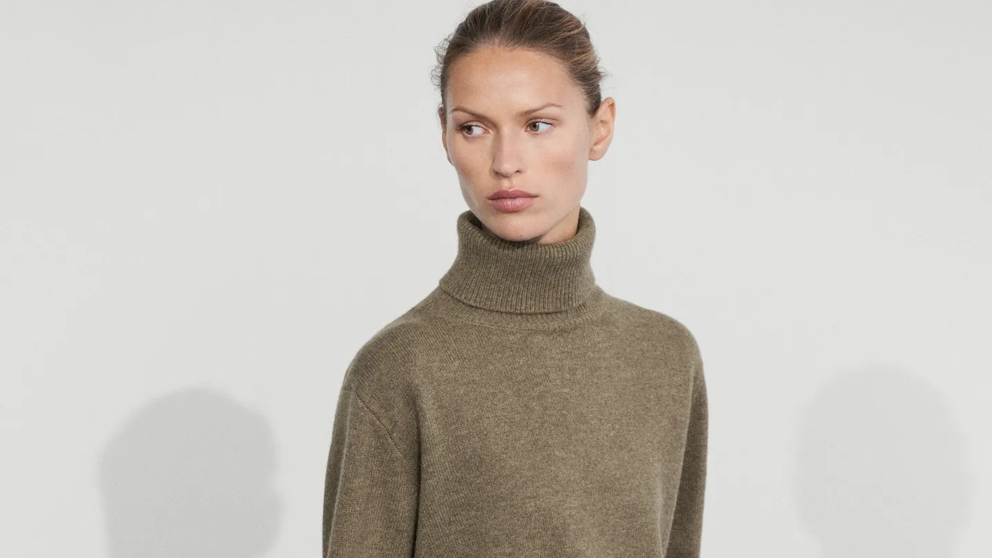 A Massimo Dutti model wearing a brown cashmere turtleneck for winter 