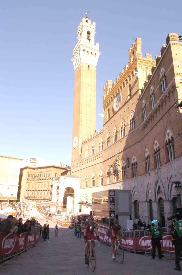 Strade Bianche finishes in the centre of stunning Siena