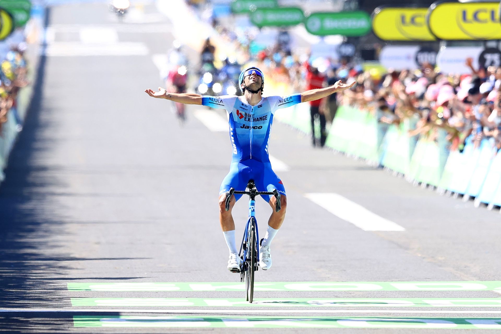Michael Matthews of Australia and Team BikeExchange - Jayco celebrates winning during the 109th Tour de France 2022, Stage 14 a 192,5km stage from Saint-Etienne to Mende 1009m / #TDF2022 / #WorldTour / on July 16, 2022 in Mende, France. (Photo by Michael Steele/Getty Images)