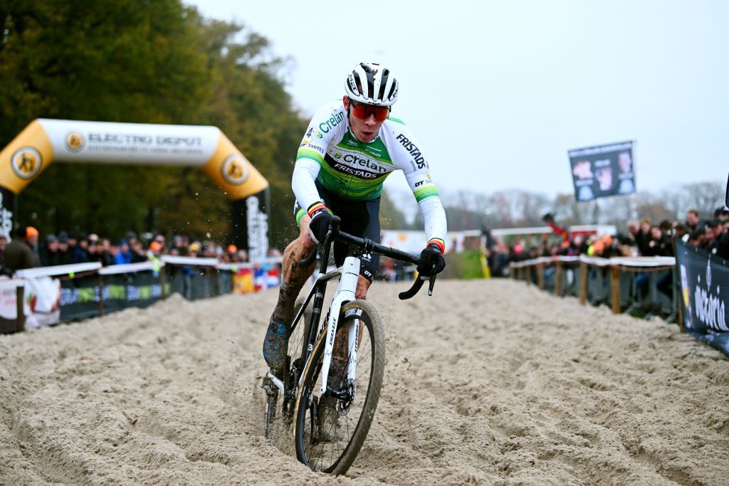 RIJKEVORSEL BELGIUM NOVEMBER 19 Laurens Sweeck of Belgium and Team CrelanFristads competes during the 36th Superprestige Merksplas 2022 Mens Elite Superprestige2023 CXWorldCup CycloCross on November 19 2022 in Rijkevorsel Belgium Photo by Luc ClaessenGetty Images