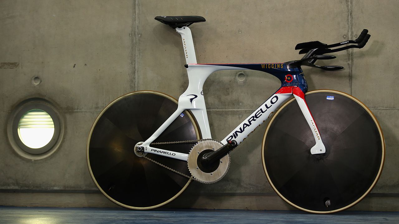 2015: A month later, Bradley Wiggins subsequently smashed Dowsett's record, riding 54.526km aboard this Pinarello Bolide Hour Record bike