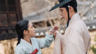 Lee Jae-wook as Hongrang and Cho Bo-ah as Jae-i in Netflix series Dear Hongrang