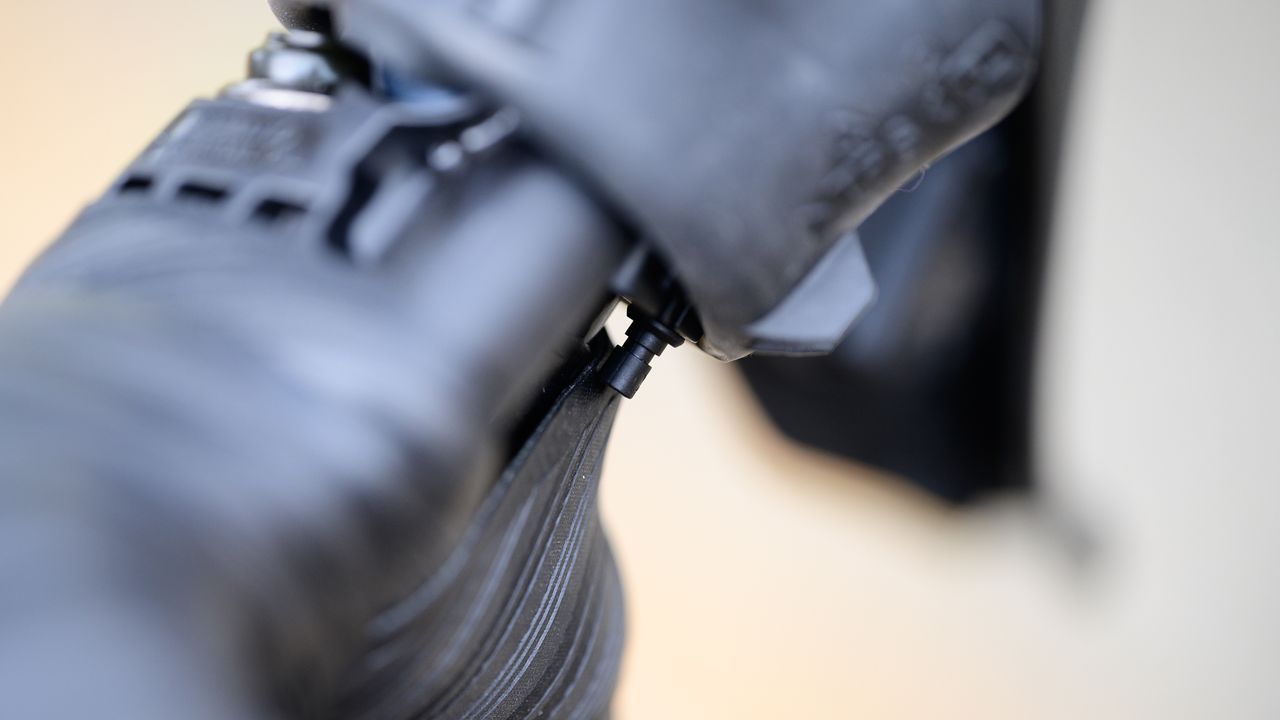 Shimano Dura-Ace R9150 Di2 port for updating front controls