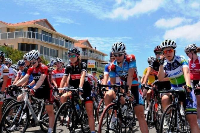 The women's await the start under perfect conditions