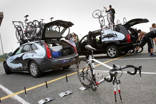 Time to pack it all up again for the Spidertech-Planet Energy boys.