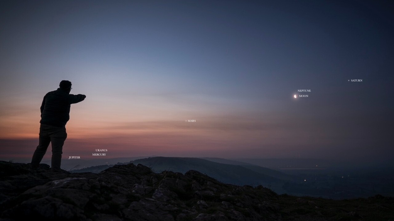 Astrophotographer captures planetary parade with the moon in stunning photo Space