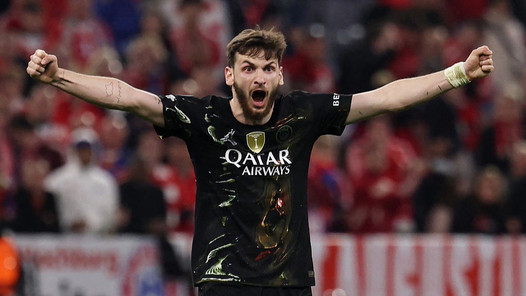 Khvicha Kvaratskhelia celebrates scoring in the Champions League 2025/26