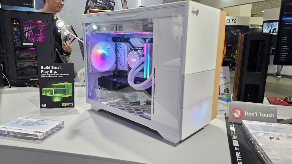 InWin Flexes Its Glass-bending Skills With New Signature Case ...