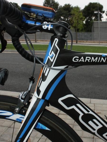 Felt uses a straight, non-tapered 1 1/8" steerer tube for the AR.