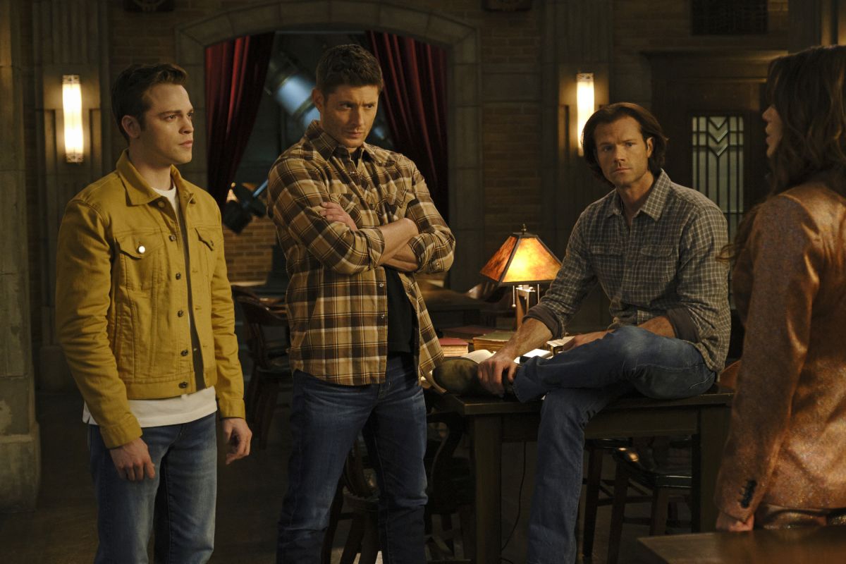 Team Free Will chats with Amara before things go down in &quot;Unity.&quot;