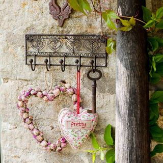 hooks with rosebud heart