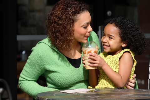 Bond with Mom Helps Kids Make Friends | Live Science