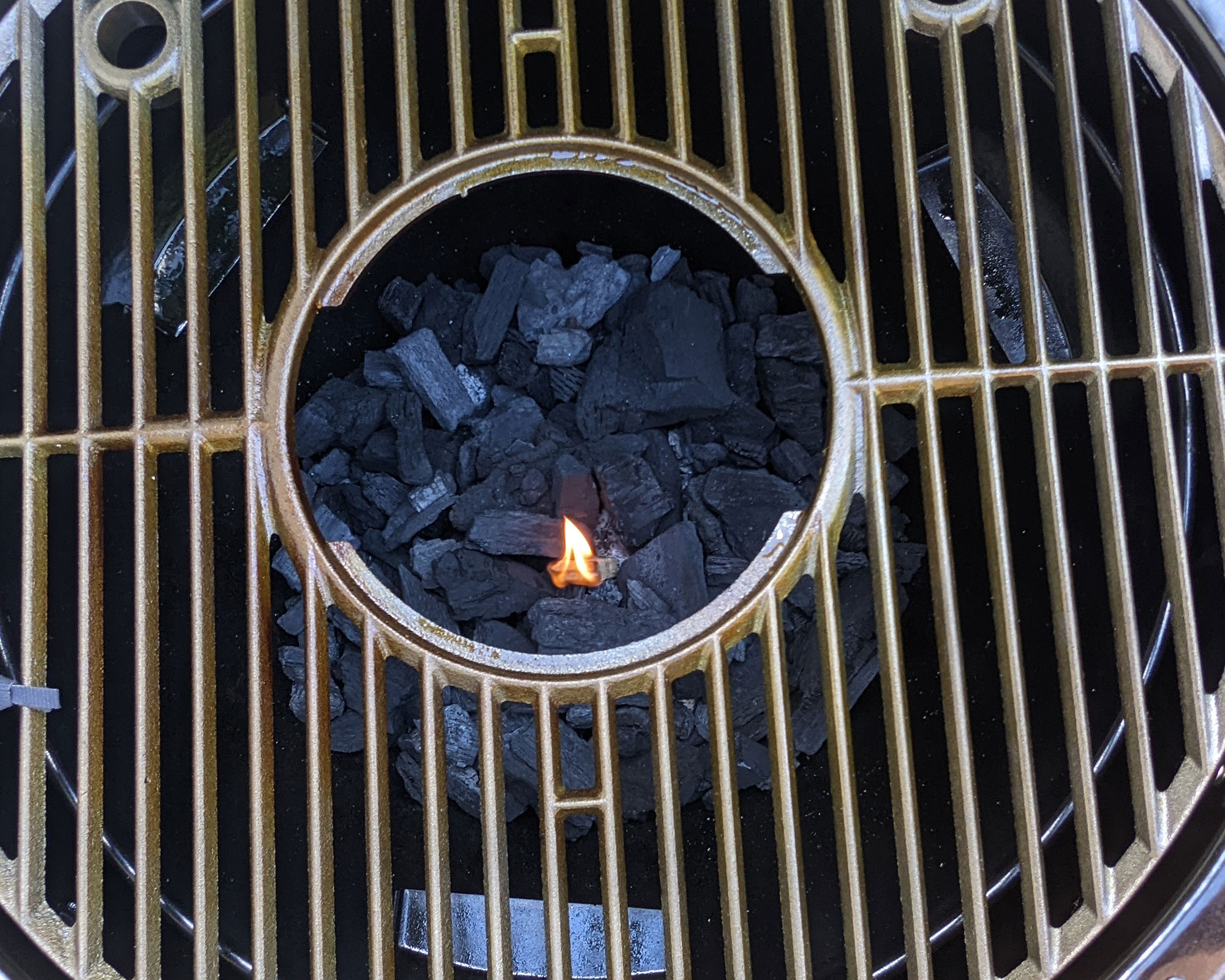 close up of the grill on a kamado grill