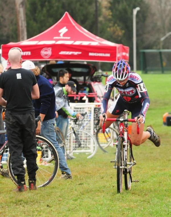 Meredith Miller (California Giant Berry/Specialized) taking a new bike from the pits.