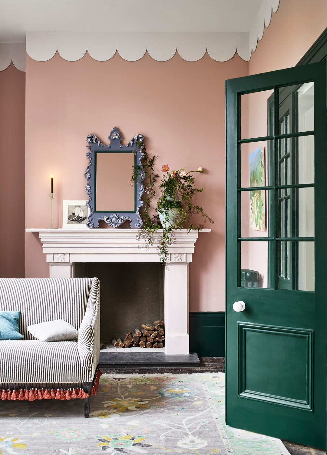 pink living room with scalloped paint effect ceiling and green internal doors