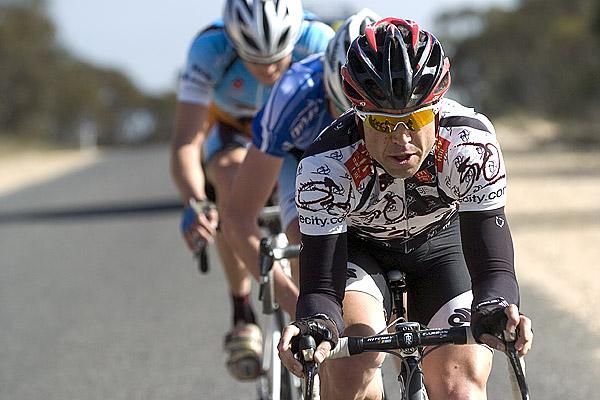 Charles Howlett (Cycle City) leads Aaron Donnelly (NSWIS) and Michael Freiberg (Jayco/AIS) in their attempt to pinch the stage from the peloton.