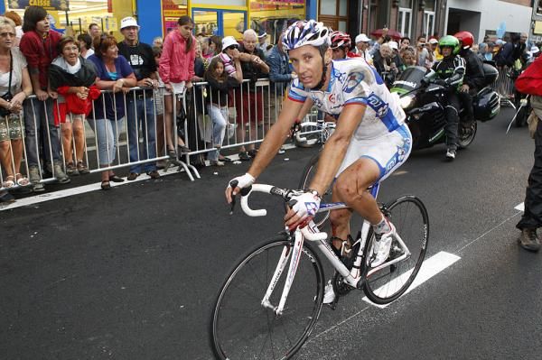 Christophe Le Mevel (FdJ) was one of the many team leaders to fall.