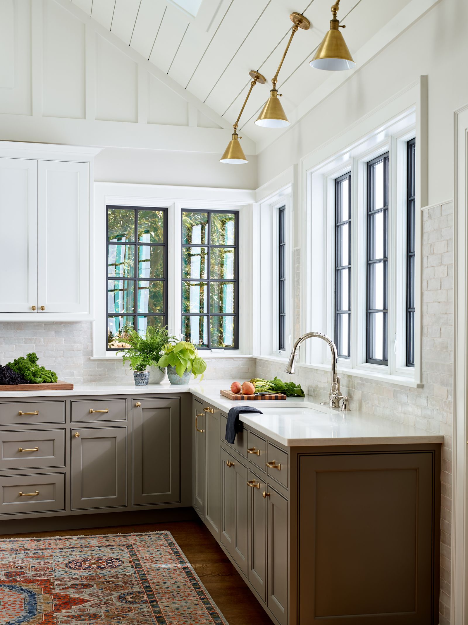 Farmhouse kitchen lighting ideas 25 bright, homey spaces Homes & Gardens