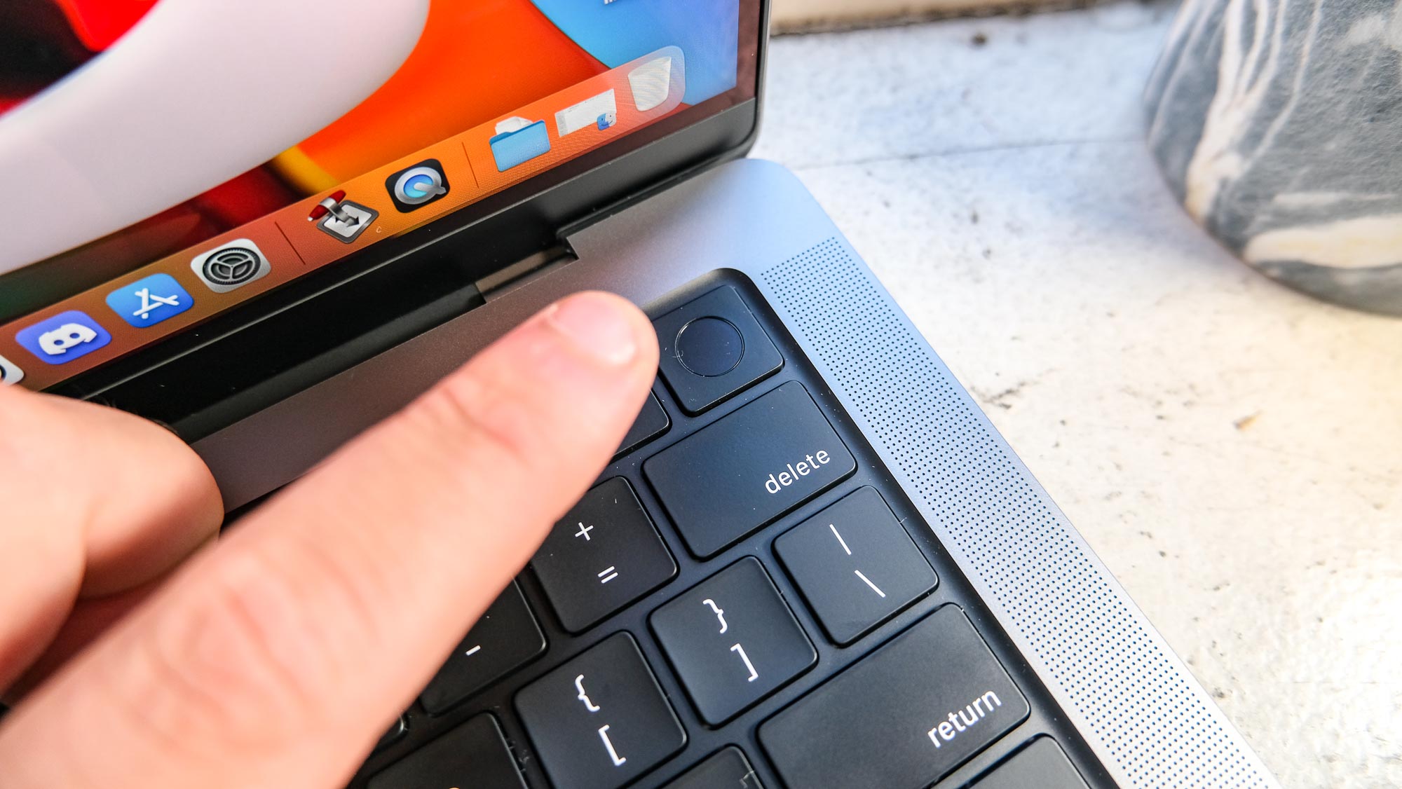 The MacBook Pro 2021 (14-inch)'s Touch ID power button