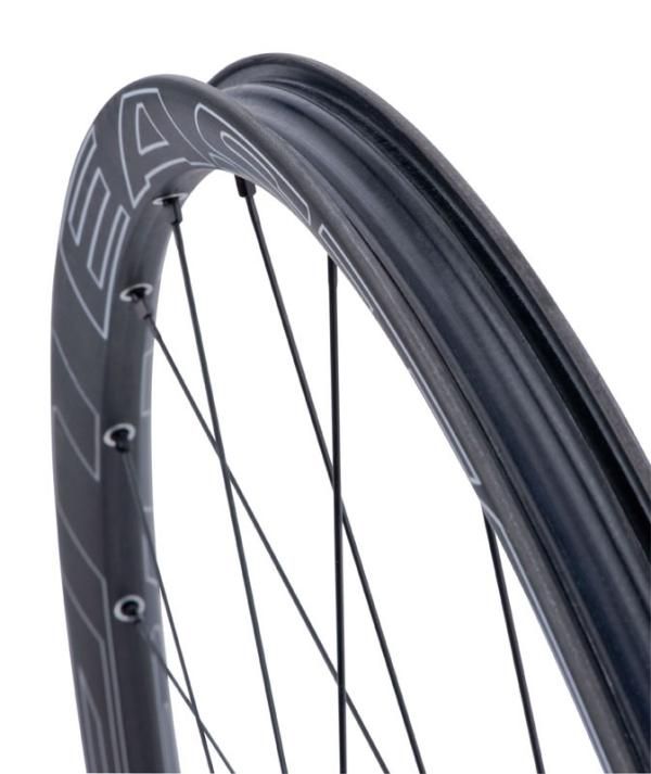 Easton says the carbon-HMPE fiber blend and special MRES-B rubberized resins used in the Haven Carbon rim give it unprecedented impact toughness.