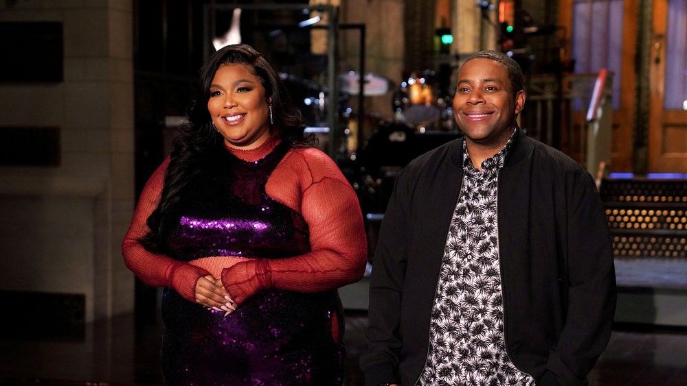 Lizzo and Kenan Thompson on the Saturday Night Live stage