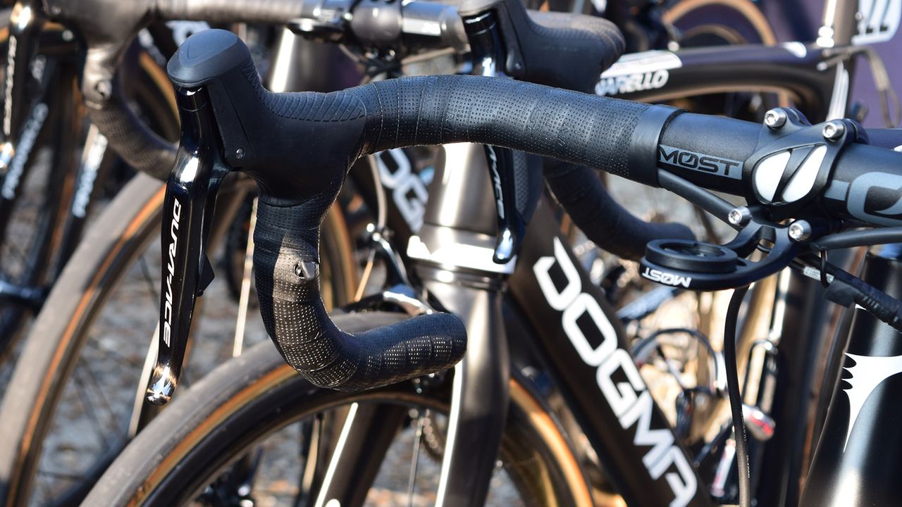Rowe is another rider who rides the cobbles on the drops and has satellite sprint shifters on the drops