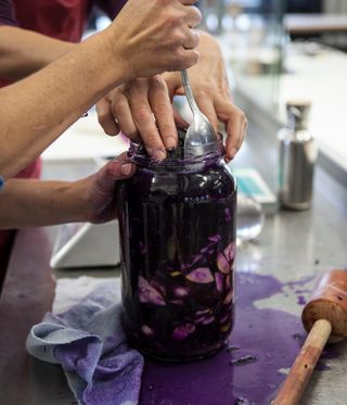 Making pickled red cabbage