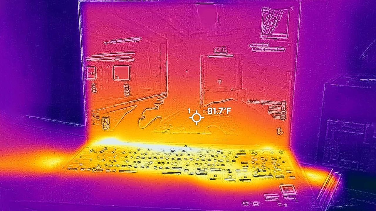 Lenovo Legion Pro 5i (Gen 9) screen thermals
