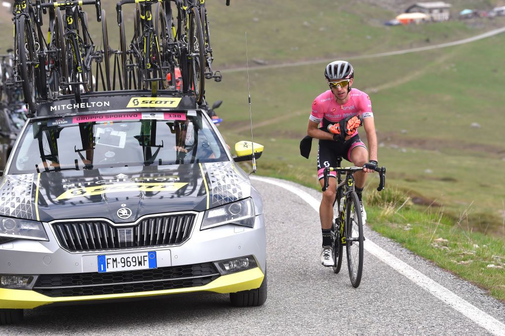 Simon Yates soldiers on after being dropped