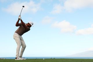 Tony Finau hitting a tee shot in Hawaii