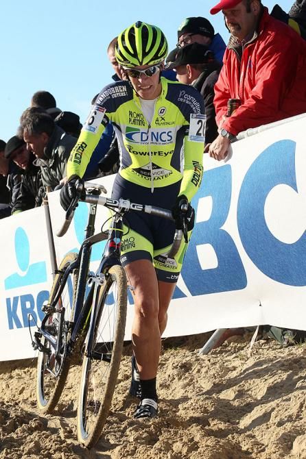 Ellen Van Loy (DNCS-Pro 2012 Cycling Team) runs through the Koksijde sand