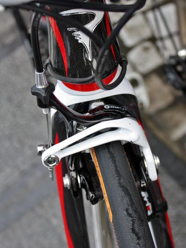 As usual, Caisse d'Epargne's Campagnolo brake calipers were painted to match.