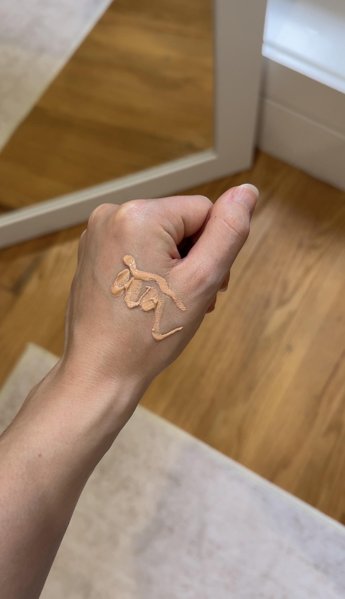 Jamie Schneider testing Hourglass's Illusion Luminous Glow Foundation