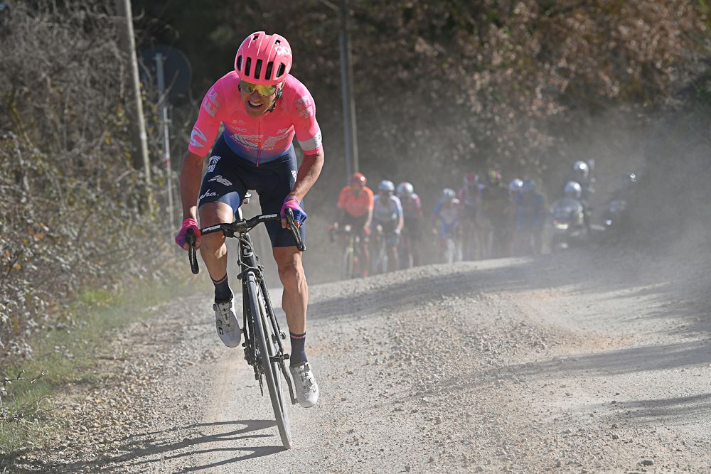 Simon Clarke attempts to bridge to the leaders near the end of Strade Bianche