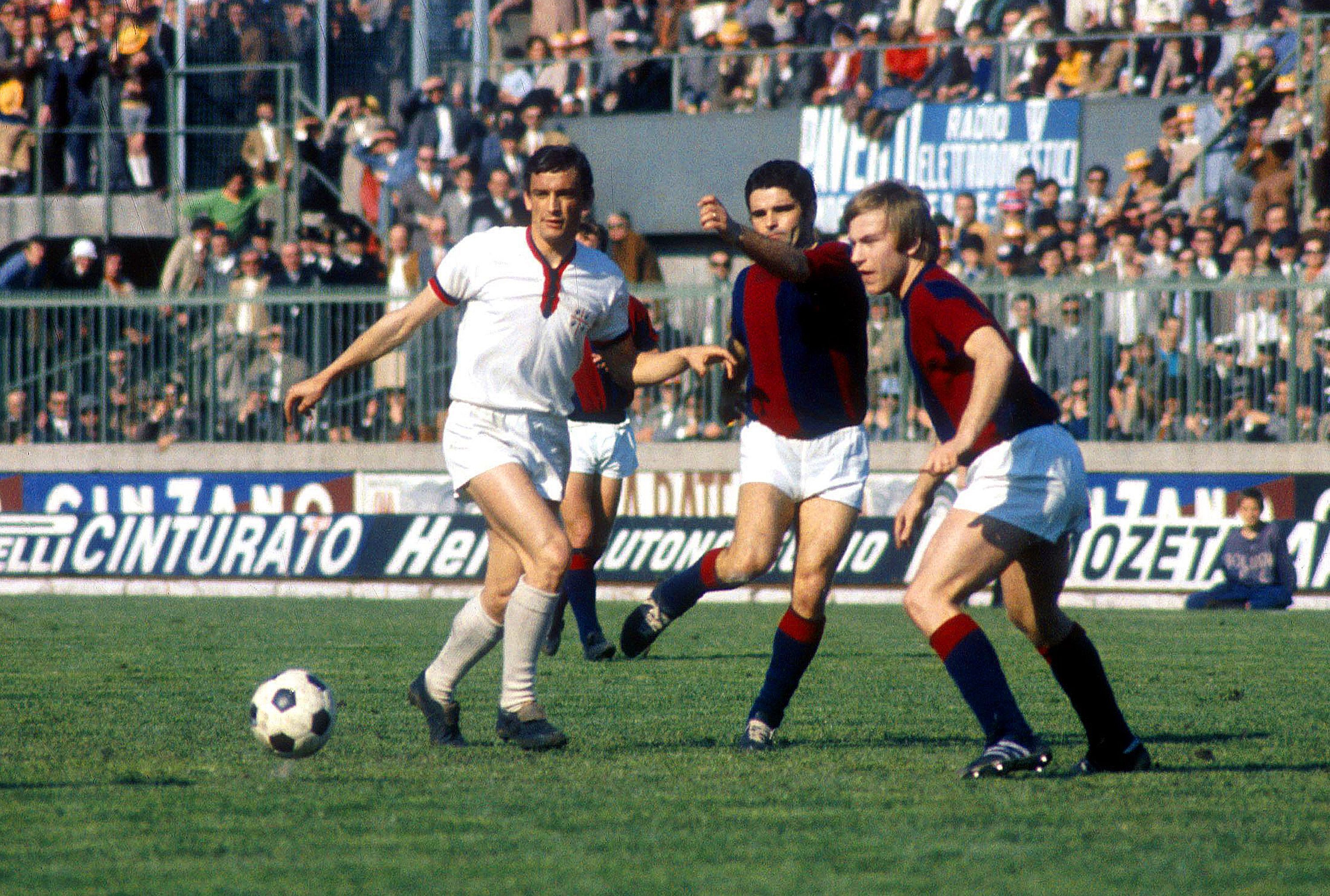 Bologna in action against Cagliari in the 1972/73 season.