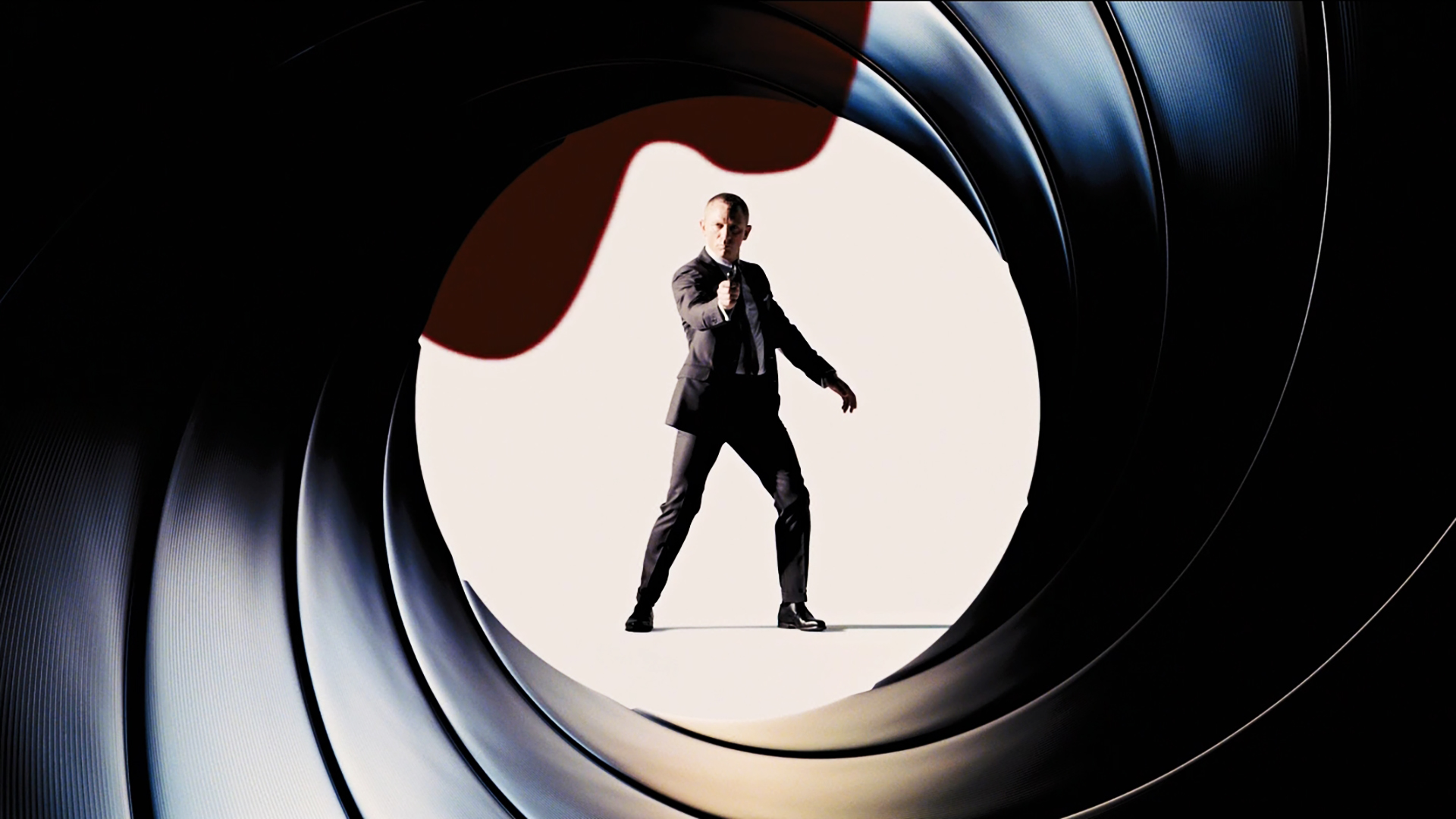 James Bond gunbarrel sequence – Daniel Craig