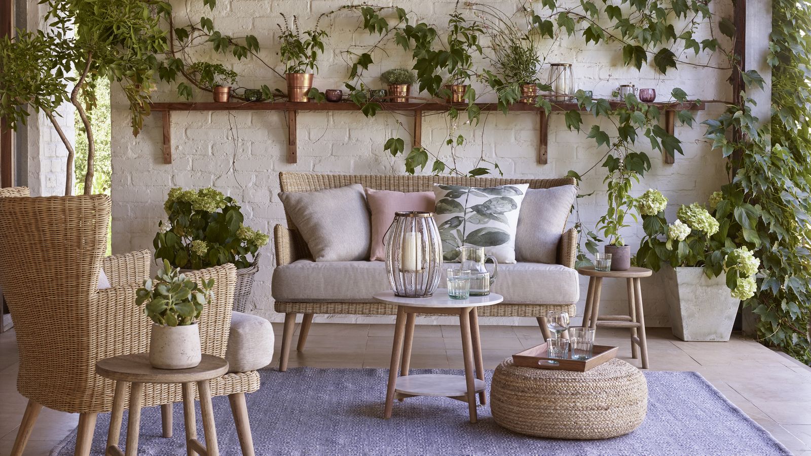 How to Create a Cozy Outdoor Living Space: A Guide to Serenity and Tranquility