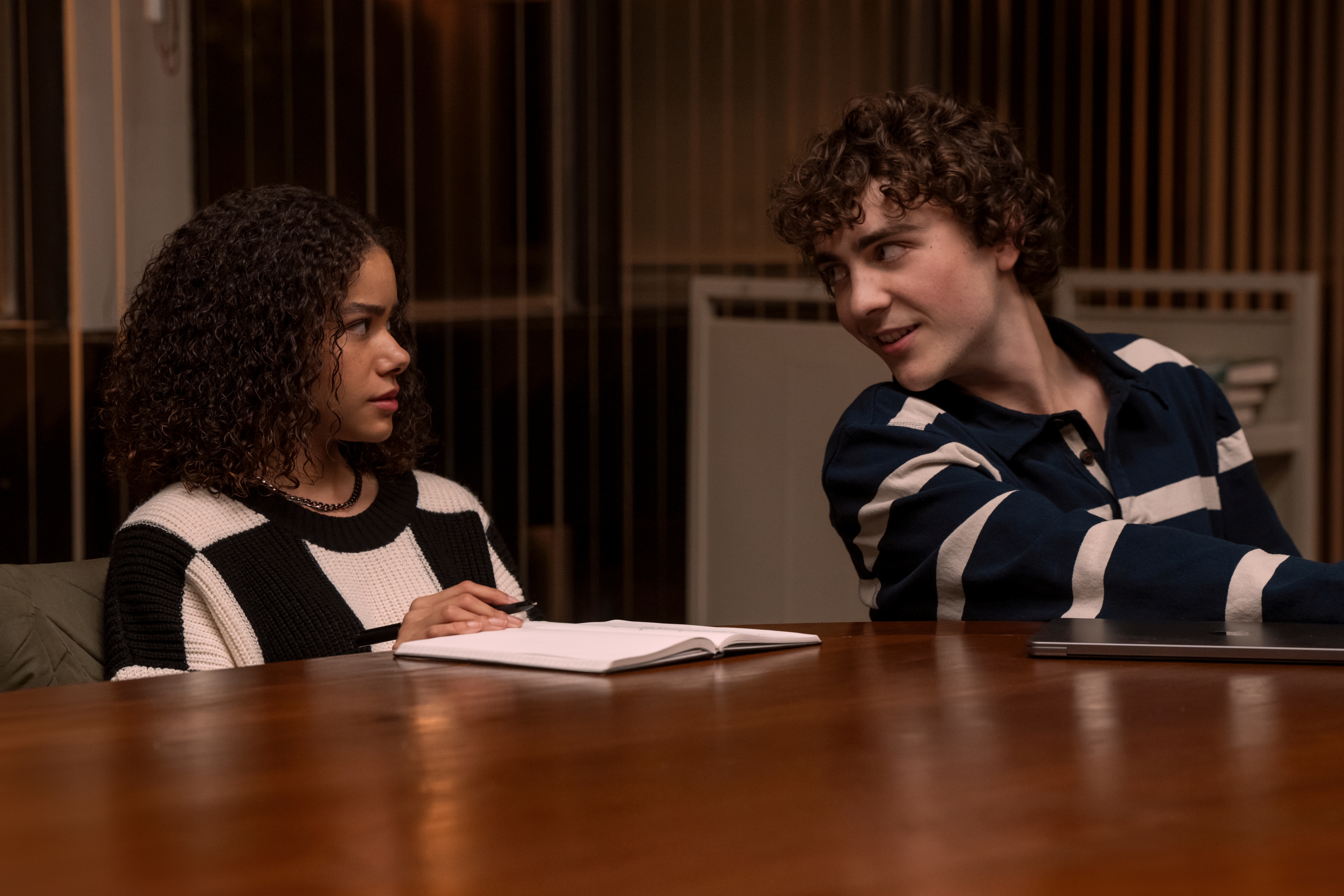 Antonia Gentry as Ginny Miller, Ty Doran as Wolfe in episode 302 of Ginny & Georgia.