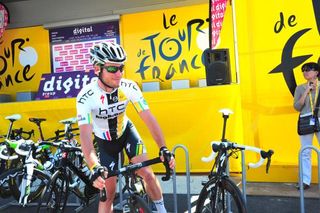 Mark Cavendish (HTC-Highroad) was relegated from the intermediate sprint.